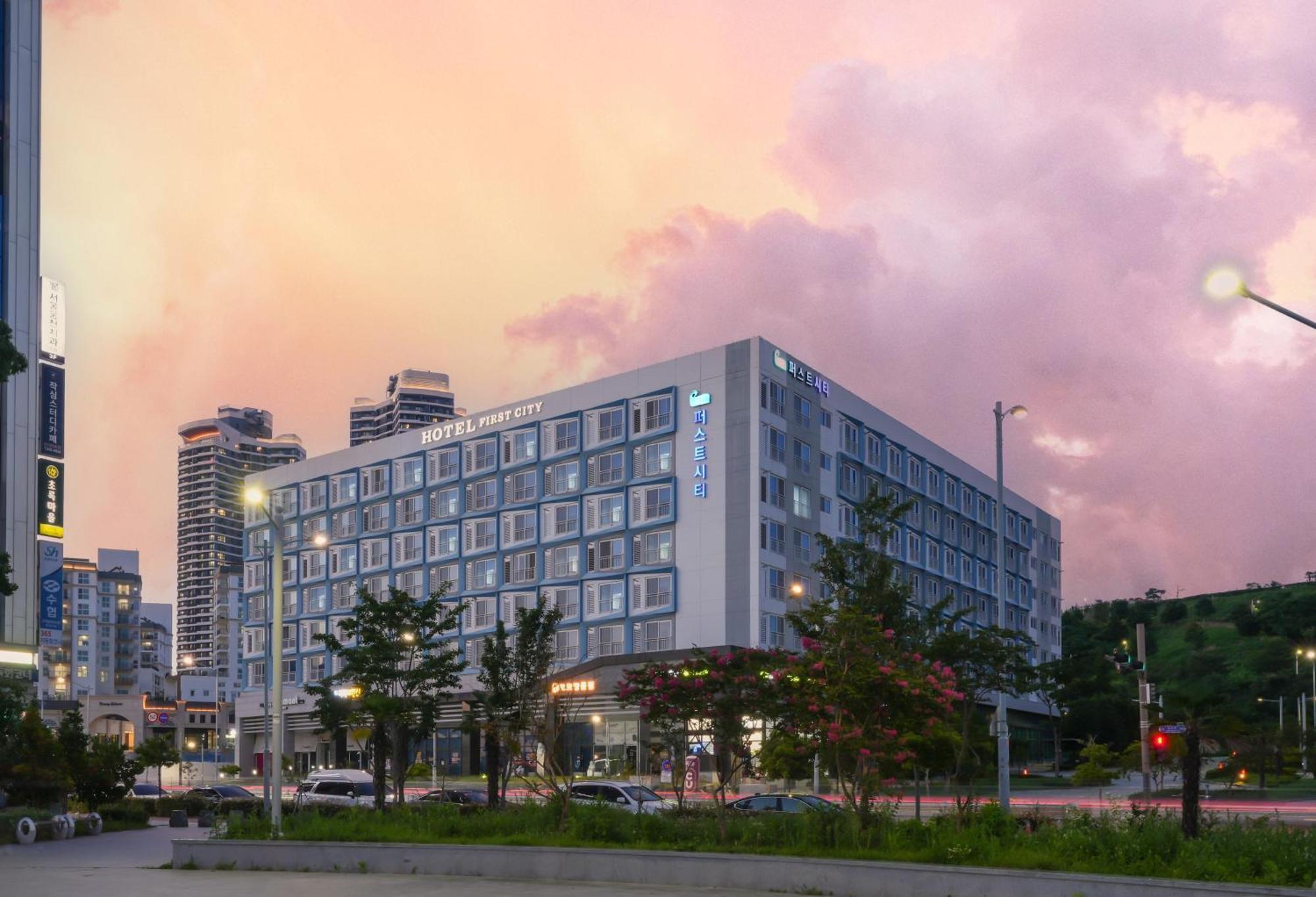 Yeosu Hotel First City Exterior foto